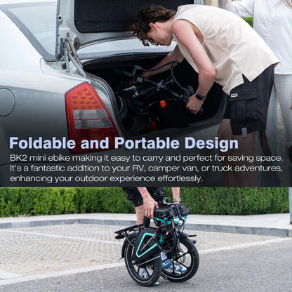 Elektrische vouwfiets HITWAY BK2, man stopt opgevouwen elektrische vouwfiets in kofferbak auto, man houdt opgevouwen elektrische vouwfiets vast